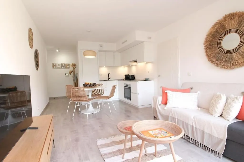 Appartment Alizee, Airco, Pool And Near Beach ラ・クロワ・ヴァルメ アパート